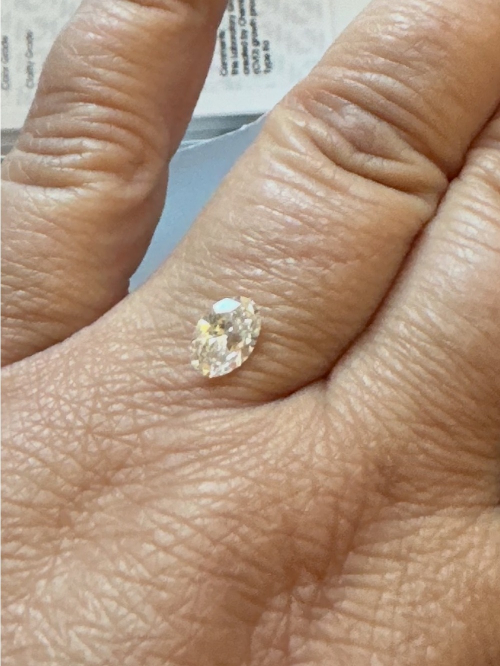 Classic Oval-Cut Solitaire IGI Lab diamond F vvs2 1.0 Carat
